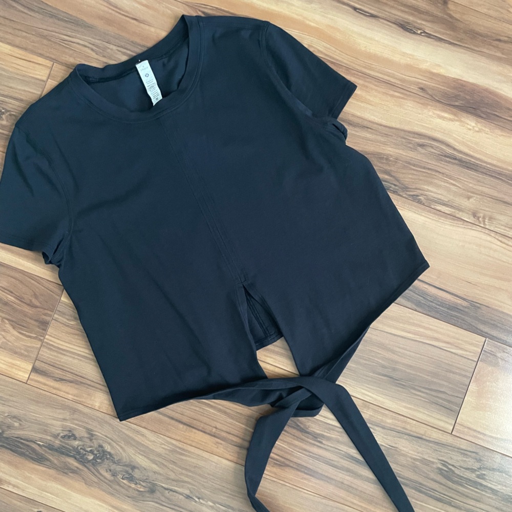 lululemon athletica Black Short Sleeve Tie-Front Tee size 4 excellent condition